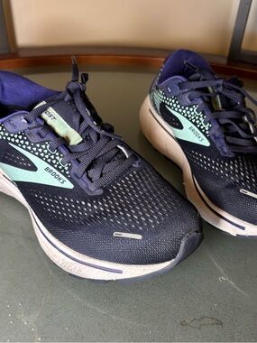 Brooks Women's Navy and Mint Lace-Up Running Sneakers